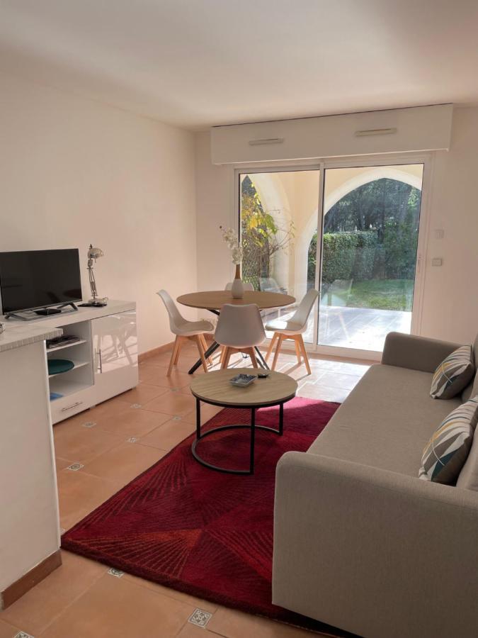 2 Pieces Saint Raphael Renove, Classe 4 Etoiles, 100 M Plages, Piscine, Tennis, Parc, Terrasse, Jardin Privatif Eksteriør billede