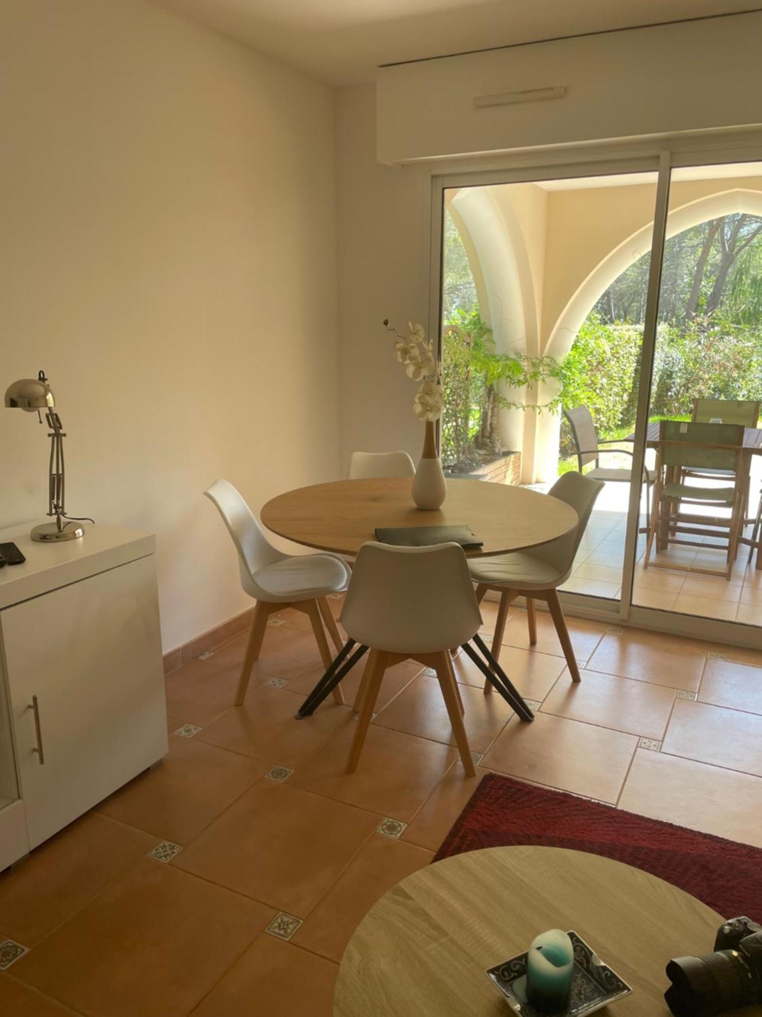 2 Pieces Saint Raphael Renove, Classe 4 Etoiles, 100 M Plages, Piscine, Tennis, Parc, Terrasse, Jardin Privatif Eksteriør billede