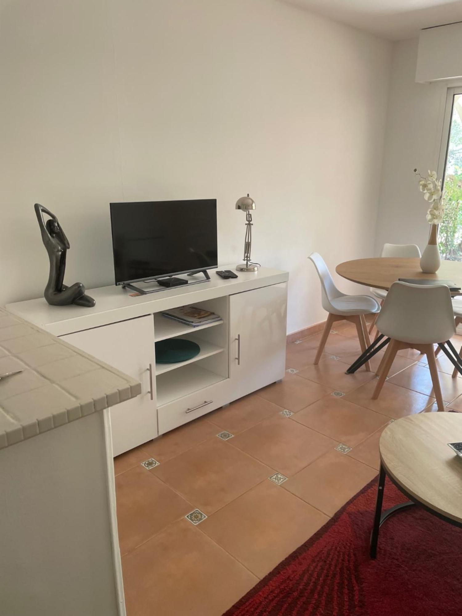 2 Pieces Saint Raphael Renove, Classe 4 Etoiles, 100 M Plages, Piscine, Tennis, Parc, Terrasse, Jardin Privatif Eksteriør billede