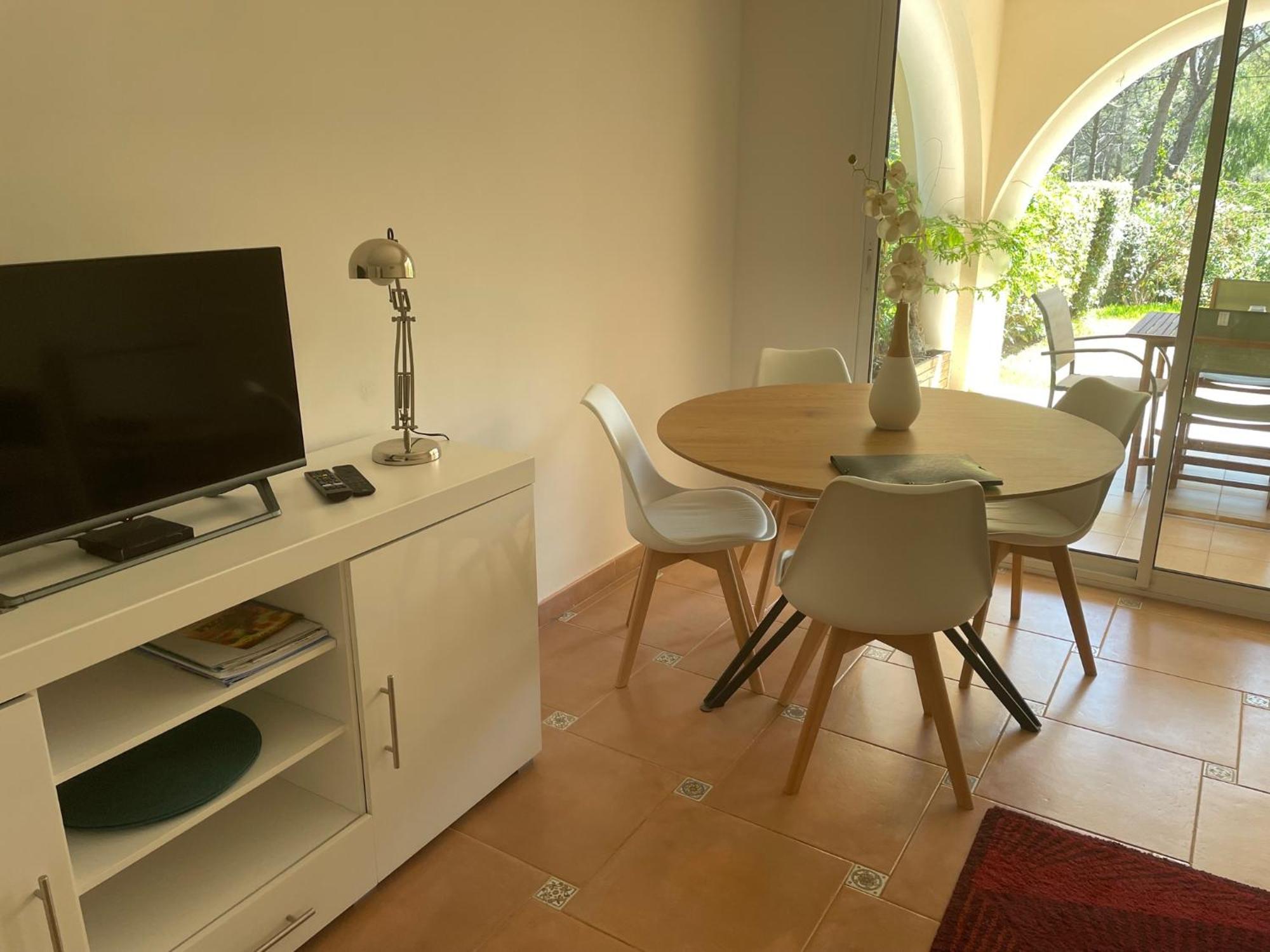 2 Pieces Saint Raphael Renove, Classe 4 Etoiles, 100 M Plages, Piscine, Tennis, Parc, Terrasse, Jardin Privatif Eksteriør billede