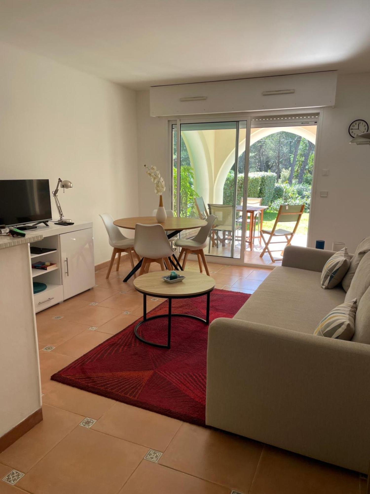 2 Pieces Saint Raphael Renove, Classe 4 Etoiles, 100 M Plages, Piscine, Tennis, Parc, Terrasse, Jardin Privatif Eksteriør billede